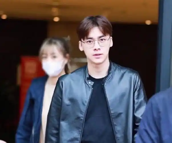 看到李易峰的五五分发型网友张翰的五五分立马变得帅气了