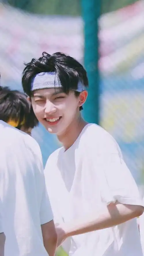 马嘉祺黑色发带造型