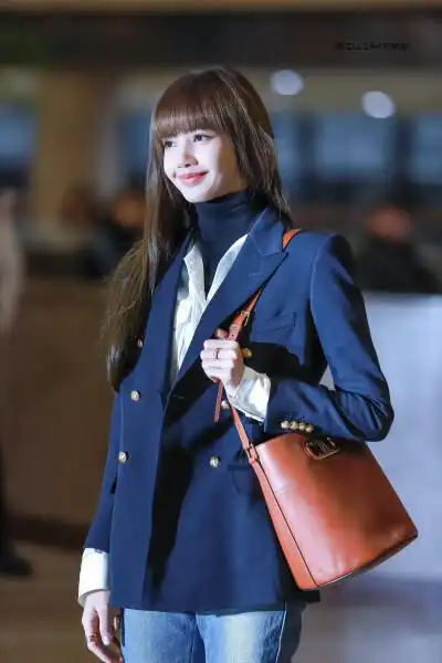 收集   点赞  评论  blackpink lisa 头像 0 3 咸咸ii  发布到  lisa