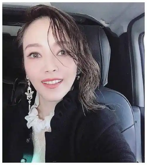 侯佩岑44岁回应离婚事件断离舍是态度状况每天更迭