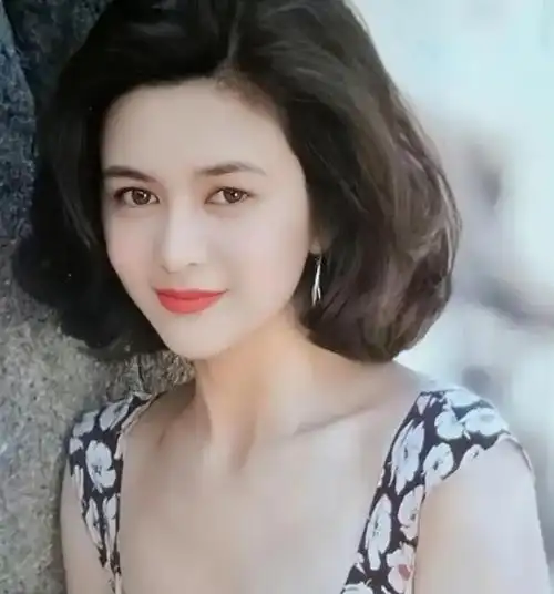 年轻时被誉为香港第一女神关之琳