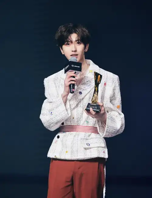 蔡徐坤加盟《青春有你2》 出道两年任青春制作人代表