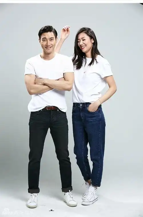 刘雯崔始源土豪夫妇很任性 大长腿情侣虐瞎单身狗