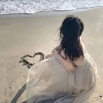 背部好看的气质女生头像