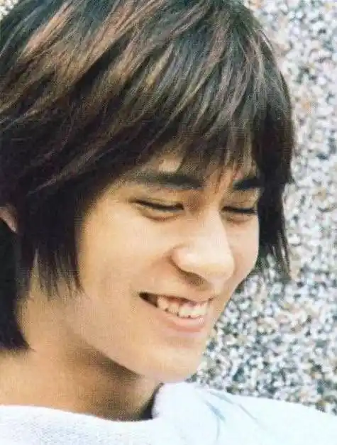 演完《流星花园》23年后又演偶像剧,43岁的他与宋茜站一起很般配_周渝