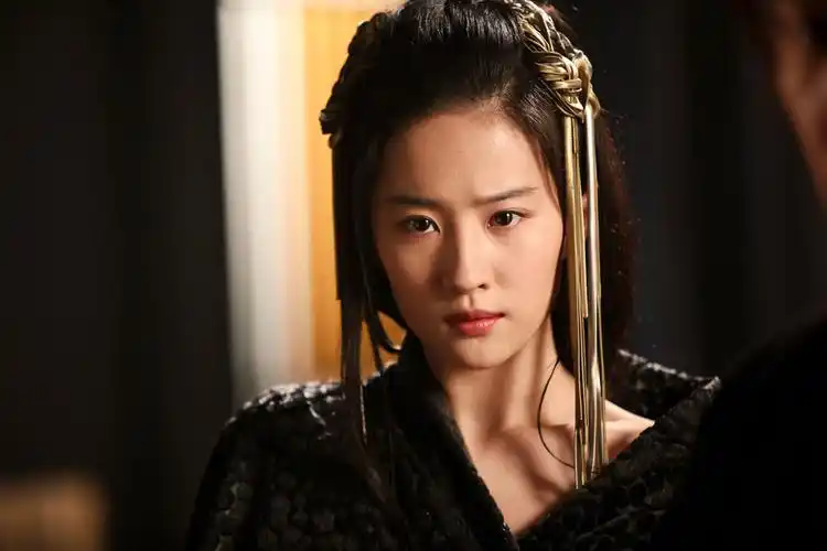 传奇》的女主角,由<a target="