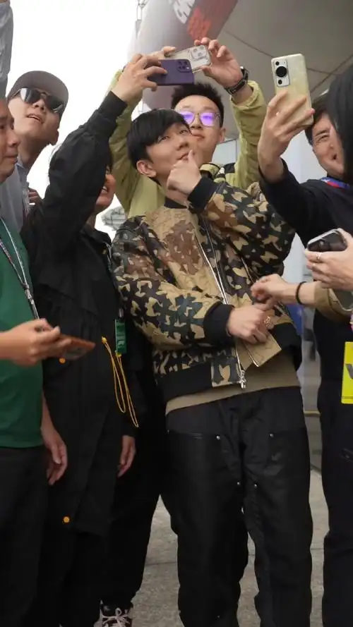 林俊杰f1颁奖嘉宾##亚洲天王林俊杰