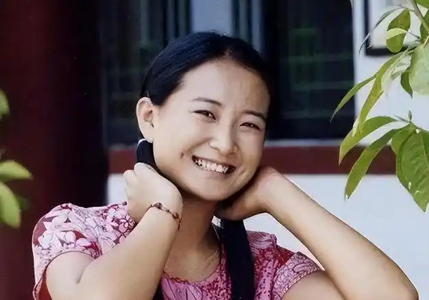 名利双收,"消失"的贾玲在另一条路上越走越远|冯巩|小品|沈腾|电影