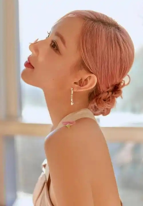 作为宇宙少女的成员之一,程潇凭借出色的唱跳实力受到了很多人的关注.