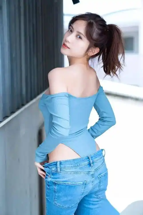 清纯少女迪丽热巴,这甜美笑容谁敢忽视?