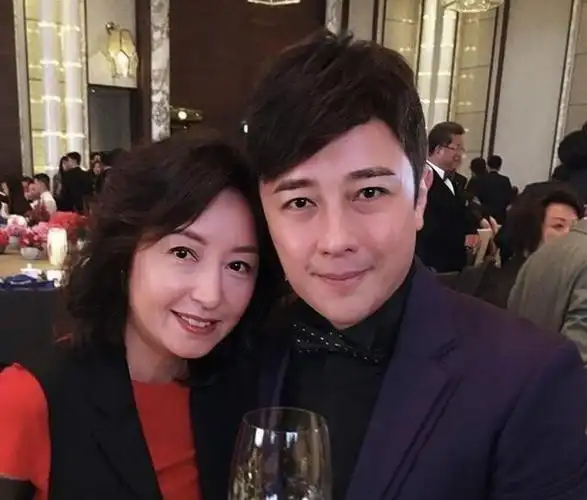 回顾香港女歌手因癌离世短短一个月暴瘦形如枯槁变化太大