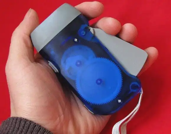 2027 环保透明三灯手捏电筒 手电筒 手握磨擦起电 无需电源80g