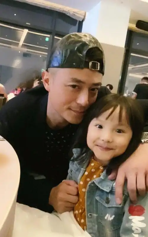 林心如为霍建华庆生高调示爱,以女儿小海豚口吻送跑车蛋糕秀恩爱