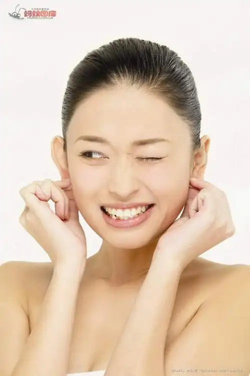 美女标准耳之美