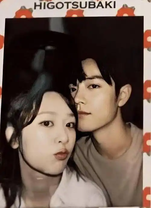 杨紫自信挑战拍立得自拍,无ps却意外变"自然脸",效果不一般_感觉_肖战