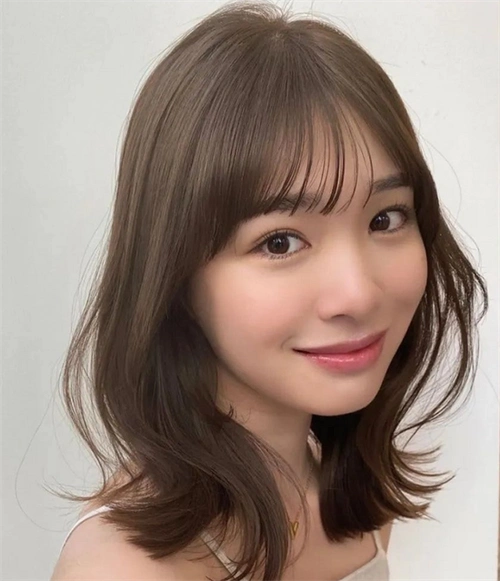 "s"卷外翘搭肩发型 秋冬女生发型范本_日韩发型 - 美发站