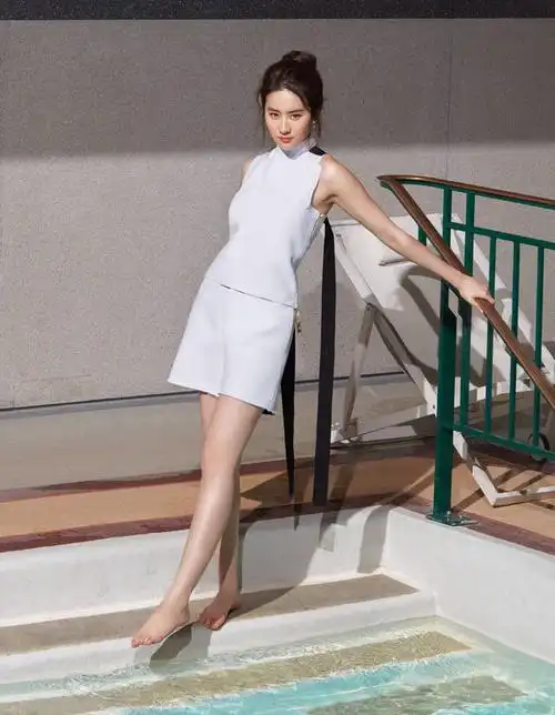 明星魅足秀第5期神仙姐姐刘亦菲脚也是那仙气十足