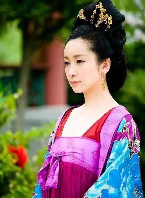 都说秦岚古装有多美,当你看到秦海璐的古装,才知啥是气质佳人_角色