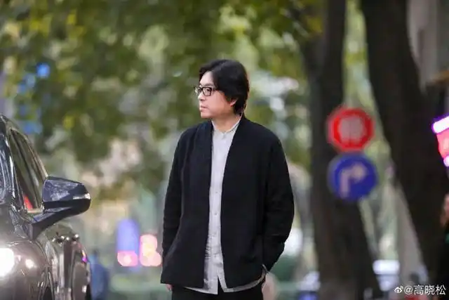 51岁高晓松晒帅照暴瘦26斤下颚线明显网友好像吴亦凡