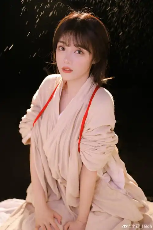 小钰更照:与你擦肩闪闪发光的少女