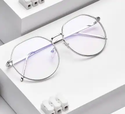 时尚老年眼镜老年款式带来的舒适保护