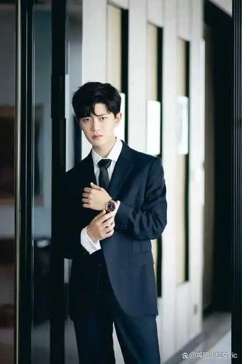 任嘉伦先从170斤,瘦到了145斤,又从145斤,瘦到了114斤,总计减重56斤