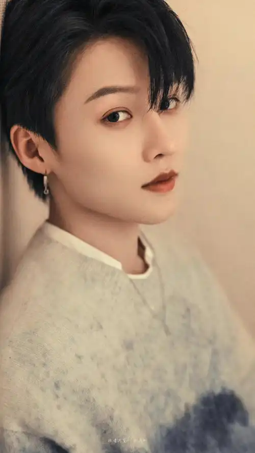 刘雨昕氛围感毛衣写真