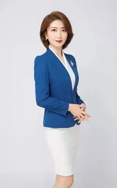 主持人刘宏宇主持人韩铠骏钢琴李宴君指挥杨洋杭州爱乐乐团为大家共同