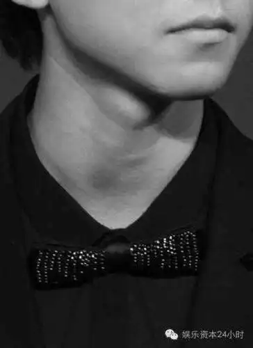 tfboys三小只的喉结真是撩人了!王俊凯的真的是太犯规了!