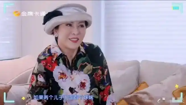 向太在参加《三孩来了》综艺节目录制采访的时候表示,非常羡慕三个