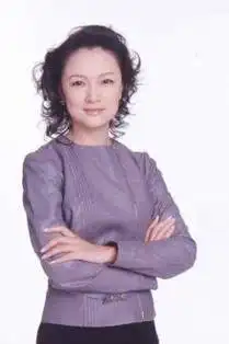 每个行业都有自己的发展历程,这一点主持人也不能例外,现在她已经是五