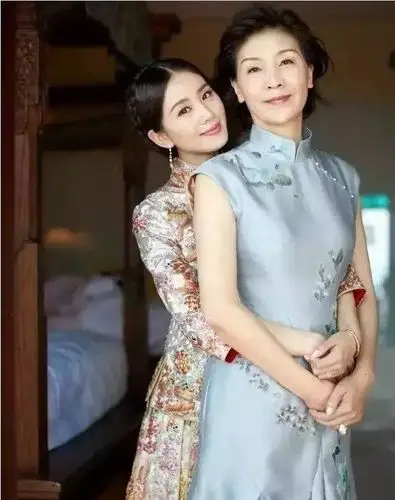 同一个世界同一个妈,婚礼上妈妈们究竟该怎么穿才能赛过刘诗诗の妈?