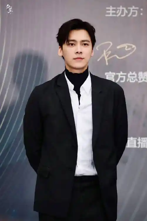 喜欢穿西装的李总@李易峰