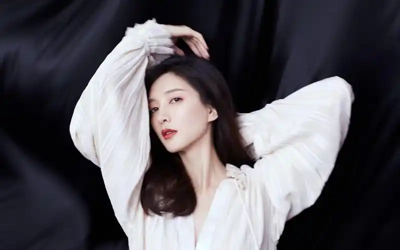 江疏影优雅迷人写真壁纸