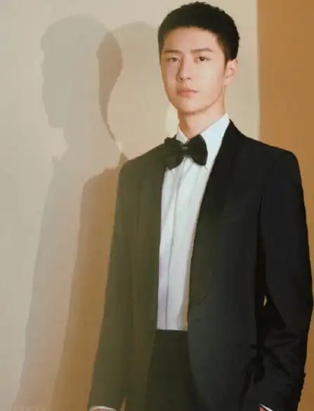 王一博寸头西装造型