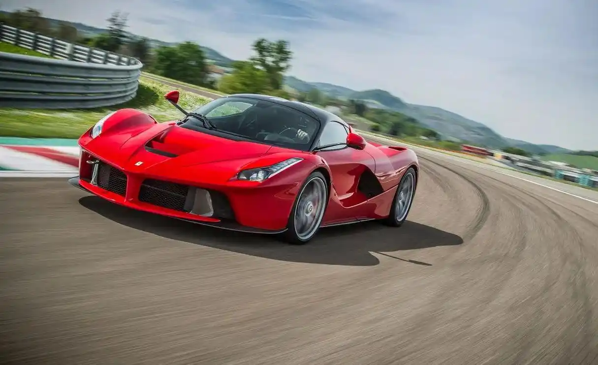 法拉利laferrari,开了14公里赚了将近300万美元