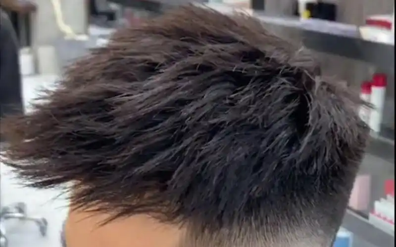 【男生发型推荐】飞机头  4-6厘米的飞机头,瓜子头