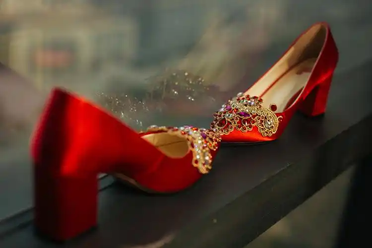 婚鞋婚戒秀禾静物拍摄