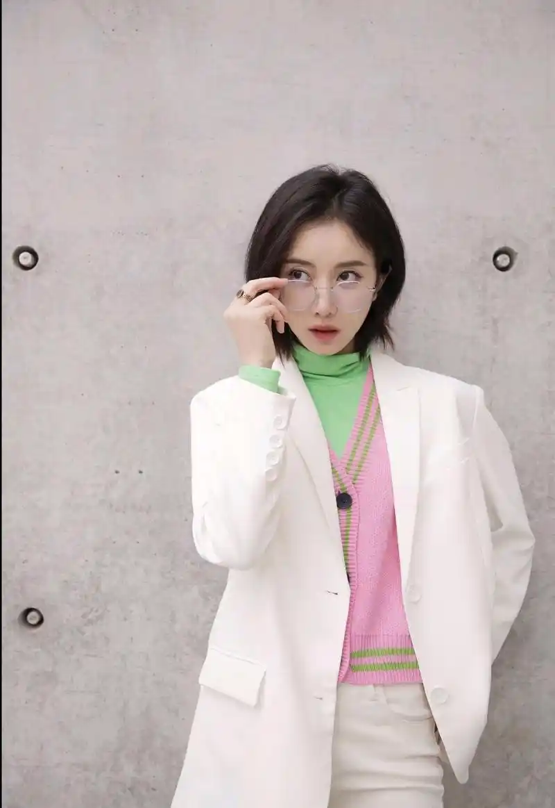 潘时七:时尚靓丽,美丽娇艳