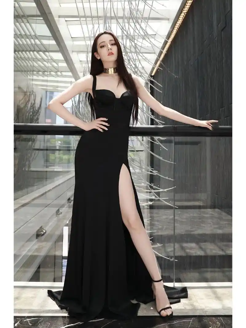 热巴|黑长直发,修长美腿|||迪丽热巴这套礼服, 从装扮到发饰再到衣服