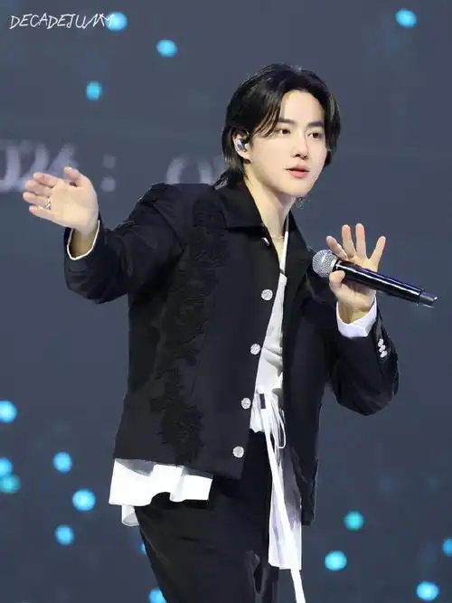 金俊勉珍贵且唯一##金俊勉帅气满分#  240414 exo十二周年见面会