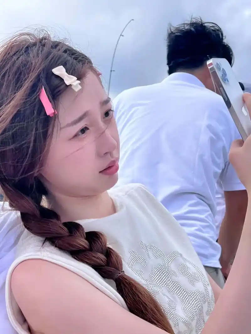 虞书欣 16岁的鱼头星星唱的05#鱼头星星 #虞书欣est - 抖音