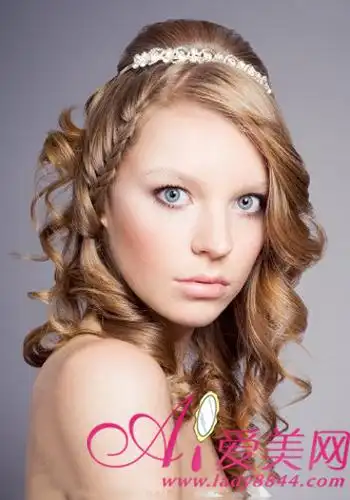 华丽晚装盘发发型 塑造雍容名媛范