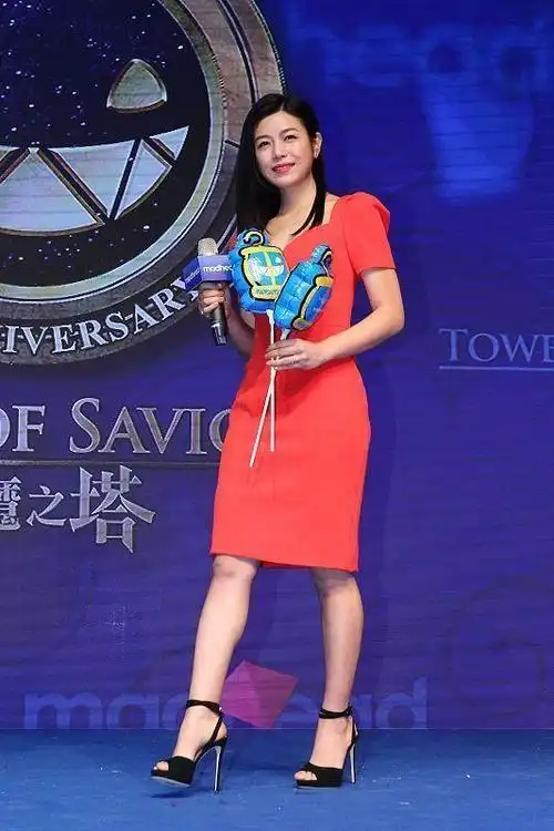 陈妍希陈晓情侣装太恩爱出门都要手牵手状态似小情侣