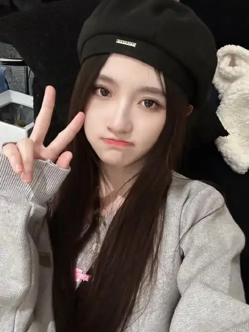 源源小红94更新】居家自拍一下唯爱剪刀手@snh48-费沁源