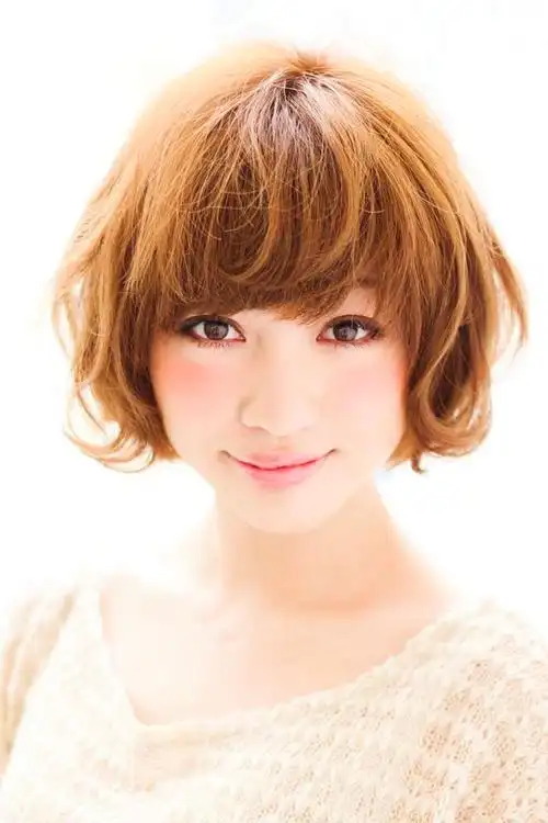 的确是硬伤,选择发型的时候有些难度,稍微不注意就会让脸型显得更大更