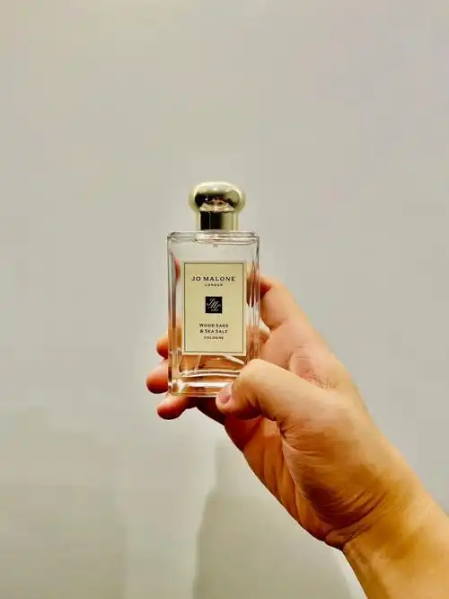 香水祖玛珑鼠尾草与海盐