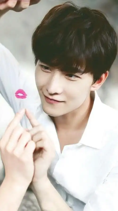 杨洋穿西服好难看 还是肖奈最帅!(2)