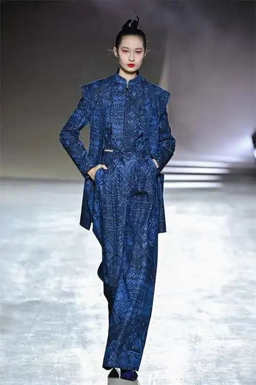 高髻之美融汇东西雅韵海外归来hui大秀闪耀深圳米兰双城时尚周