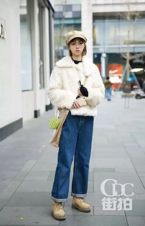 成都美女街拍丨想要满满的气场?冬日必不可少的大衣穿搭来了